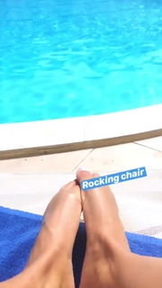 Malika Ménard feet photo thumbnail