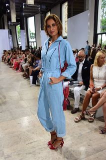 Malika Ménard feet photo thumbnail