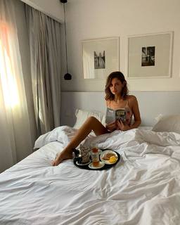 Malika Ménard feet photo thumbnail