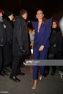 Malika Ménard feet photo thumbnail