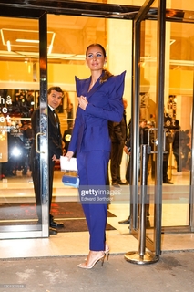 Malika Ménard feet photo thumbnail