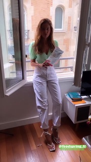 Malika Ménard feet photo thumbnail