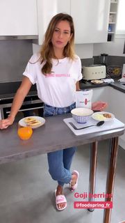 Malika Ménard feet photo thumbnail