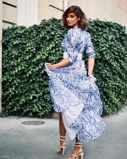 Malika Ménard feet photo thumbnail