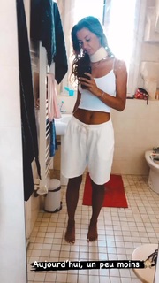 Malika Ménard feet photo thumbnail