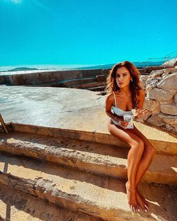 Malika Ménard feet photo thumbnail