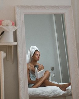 Malika Ménard feet photo thumbnail