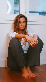 Malika Ménard feet photo thumbnail