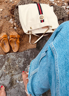 Malika Ménard feet photo thumbnail