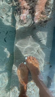 Malika Ménard feet photo thumbnail