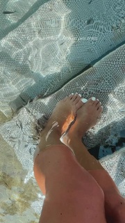 Malika Ménard feet photo thumbnail