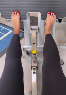 Malika Ménard feet photo thumbnail