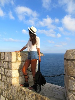 Malika Ménard feet photo thumbnail