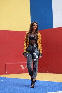 Malika Ménard feet photo thumbnail