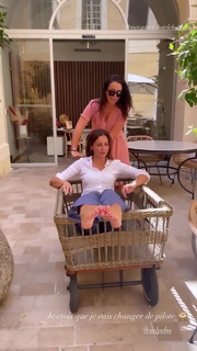 Malika Ménard feet photo thumbnail