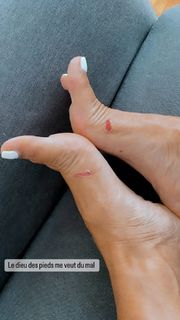 Malika Ménard feet photo thumbnail