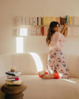 Malika Ménard feet photo thumbnail