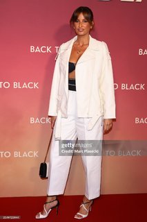 Malika Ménard feet photo thumbnail