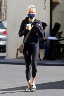 Malin Akerman feet photo thumbnail