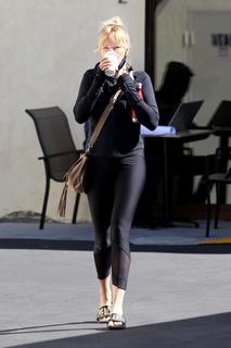 Malin Akerman feet photo thumbnail