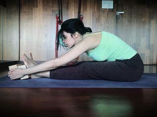 Mallika Sherawat feet photo thumbnail