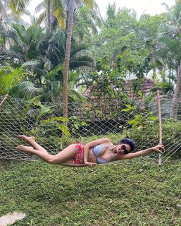Mallika Sherawat feet photo thumbnail