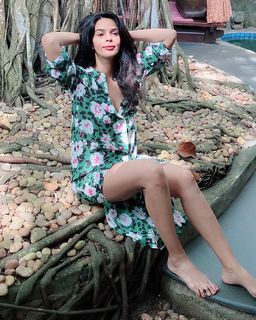 Mallika Sherawat feet photo thumbnail