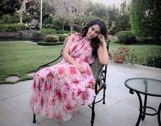 Mallika Sherawat feet photo thumbnail