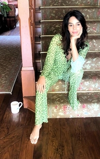 Mallika Sherawat feet photo thumbnail