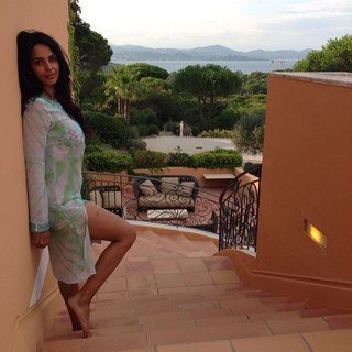 Mallika Sherawat feet photo thumbnail
