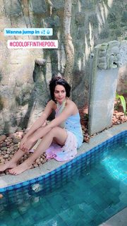 Mallika Sherawat feet photo thumbnail