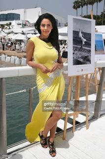 Mallika Sherawat feet photo thumbnail