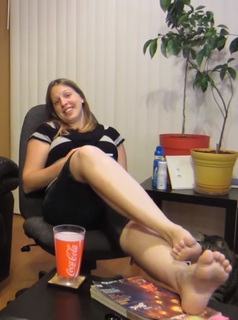 Mallory Georg feet photo 15