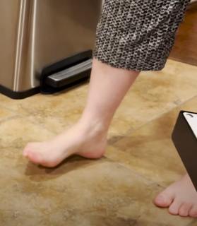 Mallory Georg feet photo 1