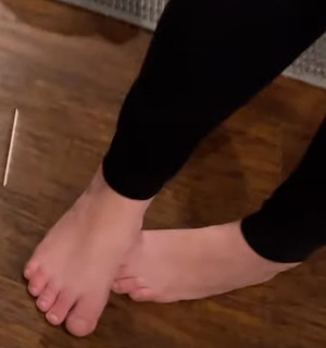 Mallory Georg feet photo 16