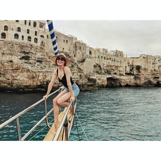 Mallory Jansen feet photo 1