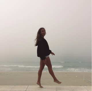 Mallory Pugh feet photo 11