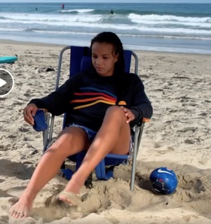 Mallory Pugh feet photo 17
