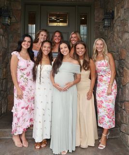 Mallory Pugh feet photo 3