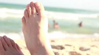 Mallu Magalhães feet photo 12