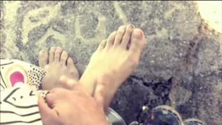 Mallu Magalhães feet photo 10