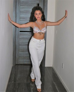 Malu Trevejo feet photo thumbnail