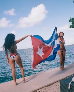Malu Trevejo feet photo thumbnail