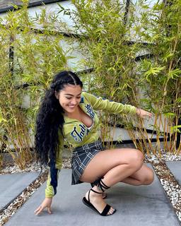 Malu Trevejo feet photo thumbnail