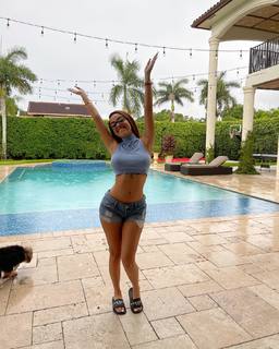 Malu Trevejo feet photo thumbnail