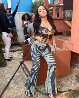 Malu Trevejo feet photo thumbnail