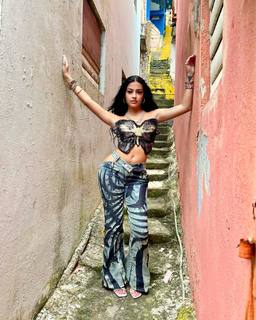 Malu Trevejo feet photo thumbnail