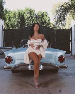 Malu Trevejo feet photo thumbnail