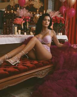 Malu Trevejo feet photo thumbnail