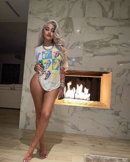 Malu Trevejo feet photo thumbnail